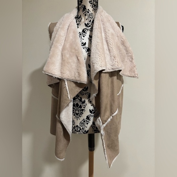 Jackets & Blazers - Sherpa lined suede Vest